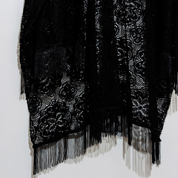 Vintage | Shawl | Cover Up | Floral Lace | Fringe| Tassel | Whimisigoth - Picture 4 of 5